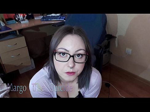 ❤️ 안경을 쓴 섹시한 여자가 카메라에 딜도를 빤다. ❤️ 창녀 ko.porno24-7.ru에서