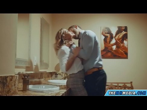 ❤️ 공공 화장실에서 가슴이 큰 금발이 당신을 유혹 할 때 ❤️ 창녀 ko.porno24-7.ru에서